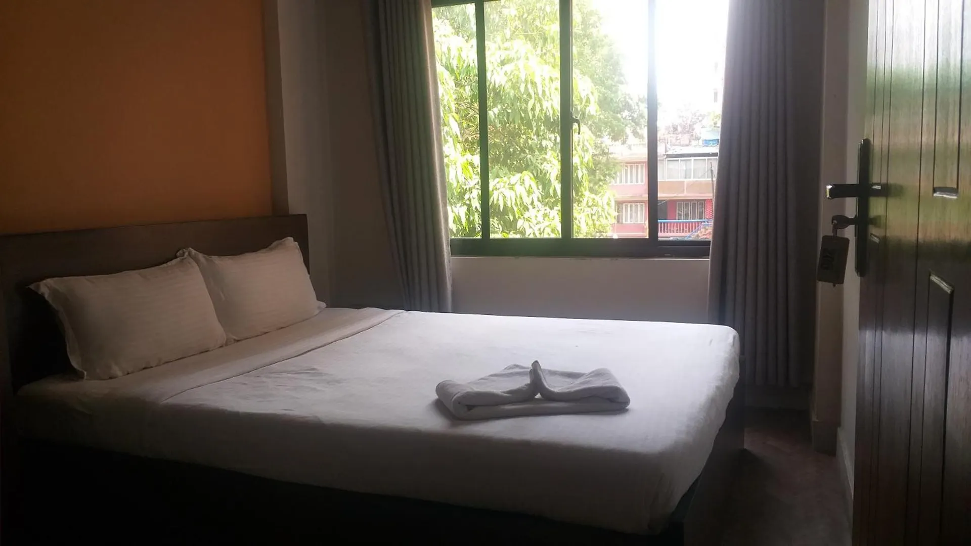 Paradise Guest House Κατμαντού Bed and Breakfast